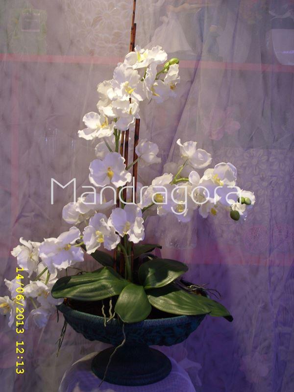 Centro de flores artificiales con orquídeas - Imagen 1