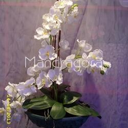 Centro de flores artificiales con orquídeas - Imagen 1