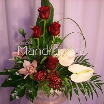 Centro de flores variadas - Imagen 1