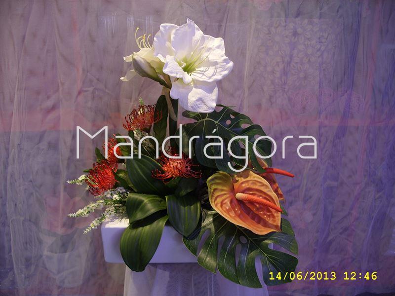 Centro de mesa de flores artificiales con amaryllis y anthurium - Imagen 1