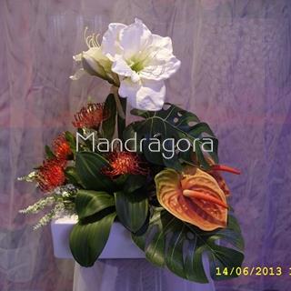 Centro de mesa de flores artificiales con amaryllis y anthurium - Imagen 1