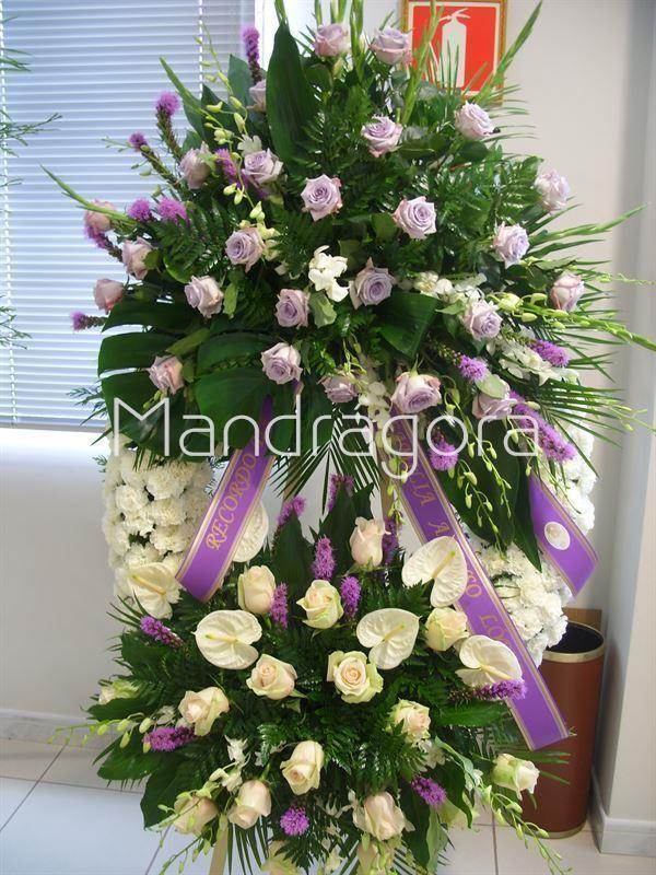 Corona de flores de defunción de flor variada - Imagen 1