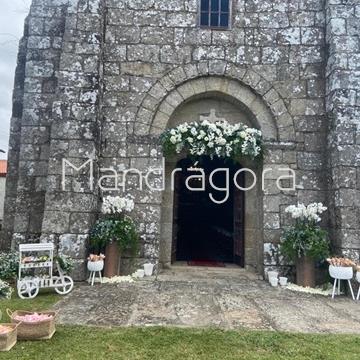 Decoración de Fachada de Iglesia - Imagen 1