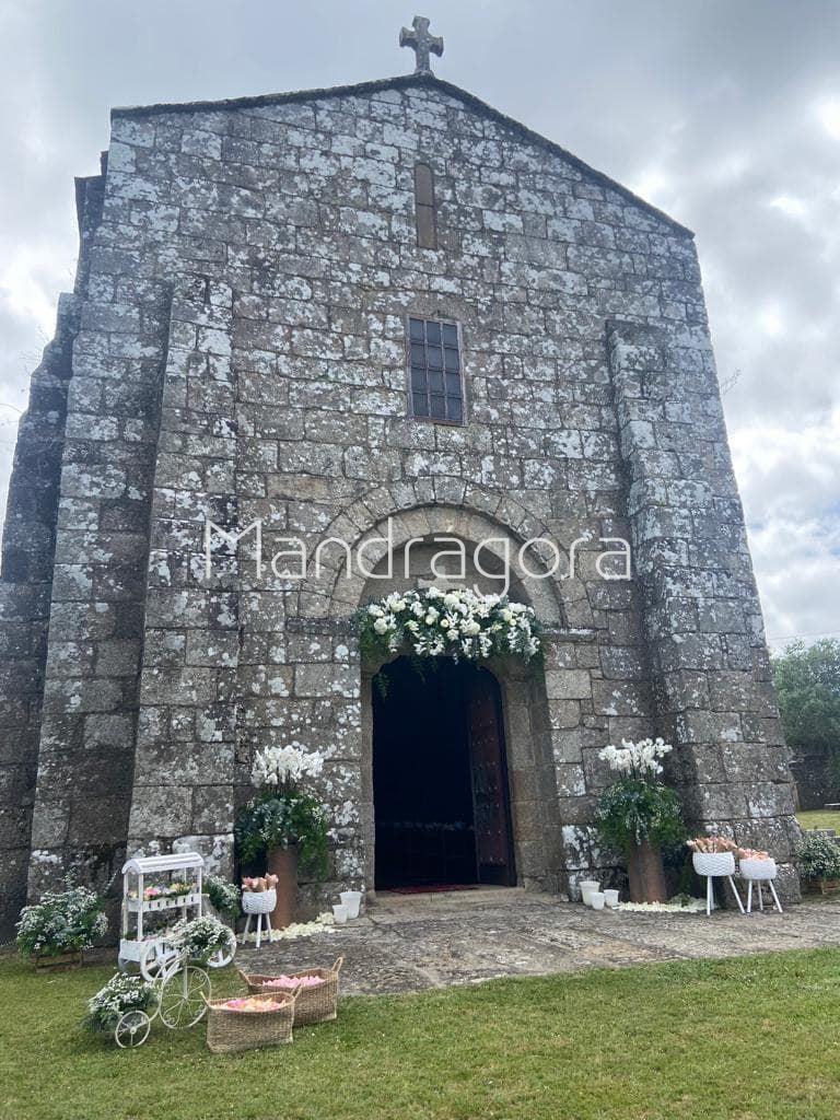 Decoración de Fachada de Iglesia - Imagen 2