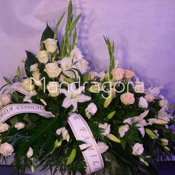 Ramo de flores de defunción con rosas - Imagen 1