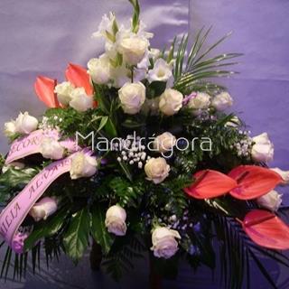 Ramo de flores de defunción de flor variada - Imagen 1