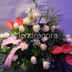 Ramo de flores de defunción de flor variada - Imagen 2