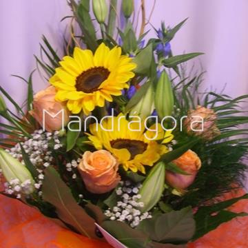 Ramo de flores variadas con girasoles - Imagen 2