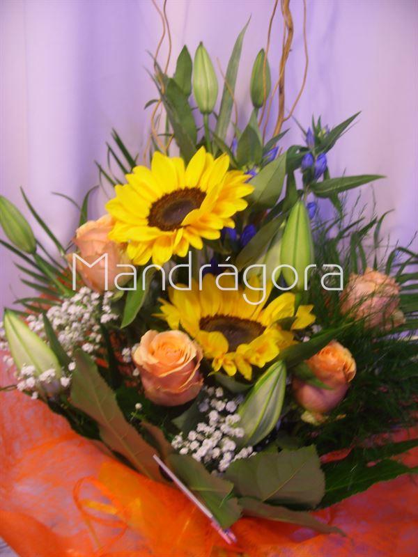 Ramo de flores variadas con girasoles - Imagen 3