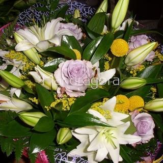 Ramo de flores variadas - Imagen 2