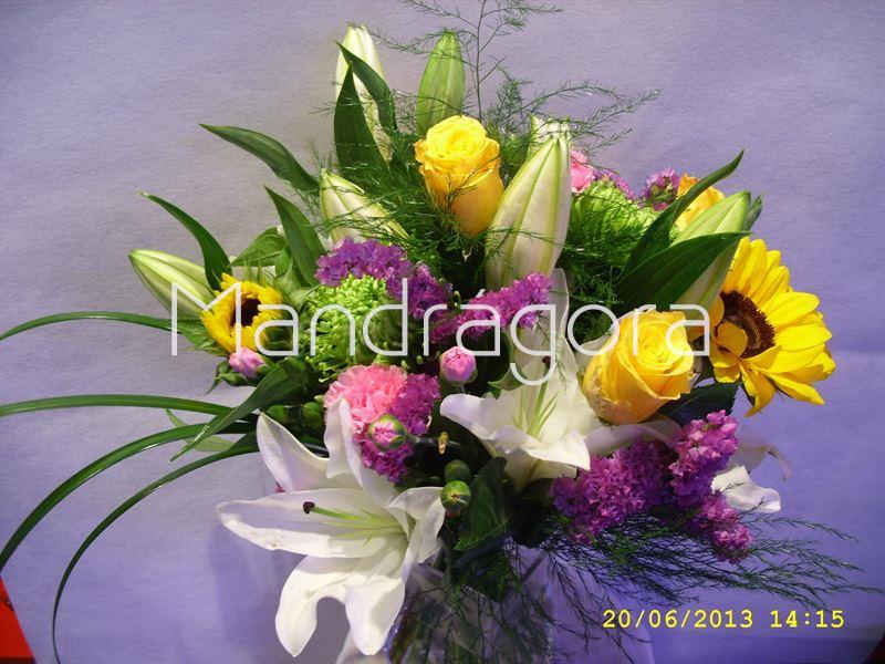 Ramo de flores variadas - Imagen 2