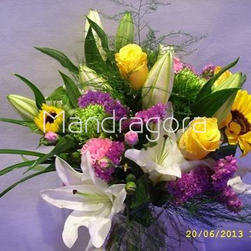 Ramo de flores variadas - Imagen 2