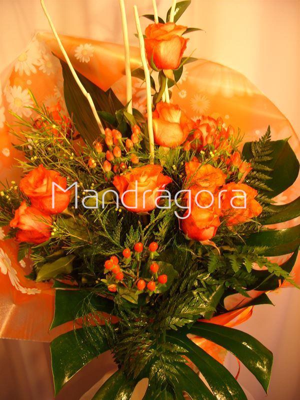 Ramo de rosas naranjas - Imagen 2